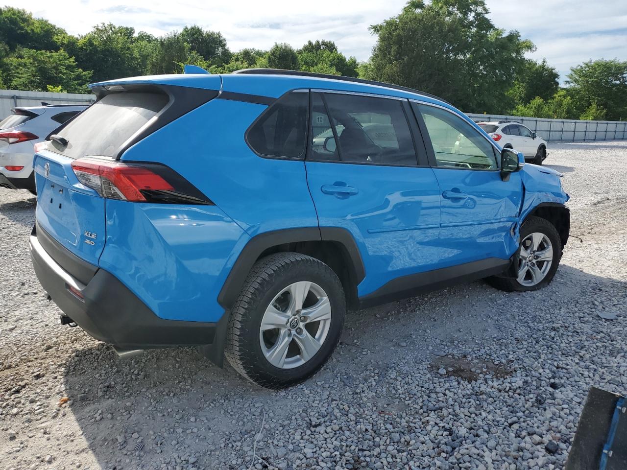 2019 Toyota Rav4 Xle vin: JTMP1RFV1KD039825