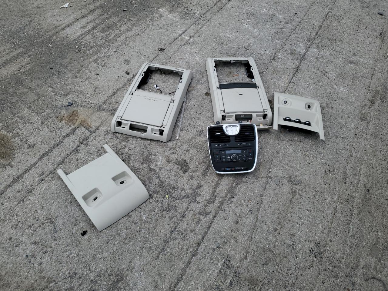 2C4RC1CGXGR175577 2016 Chrysler Town & Country Touring L