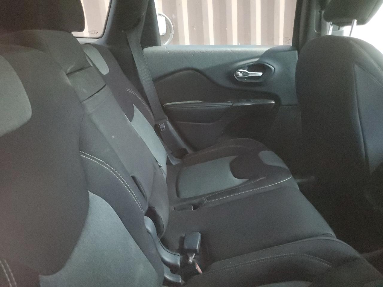 1C4PJLAB1GW264929 2016 Jeep Cherokee Sport