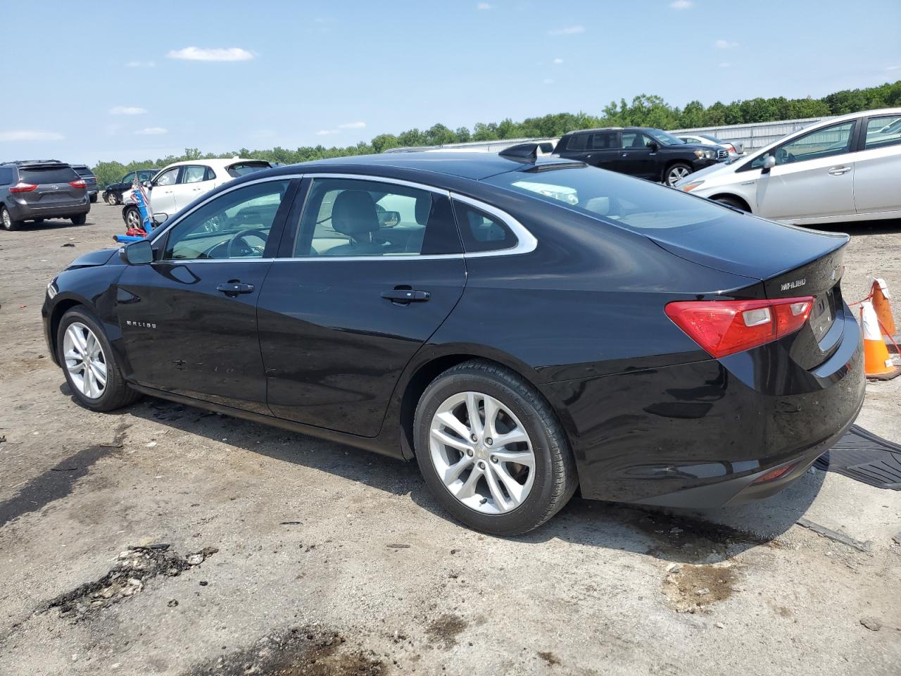 1G1ZD5ST1JF135978 2018 Chevrolet Malibu Lt