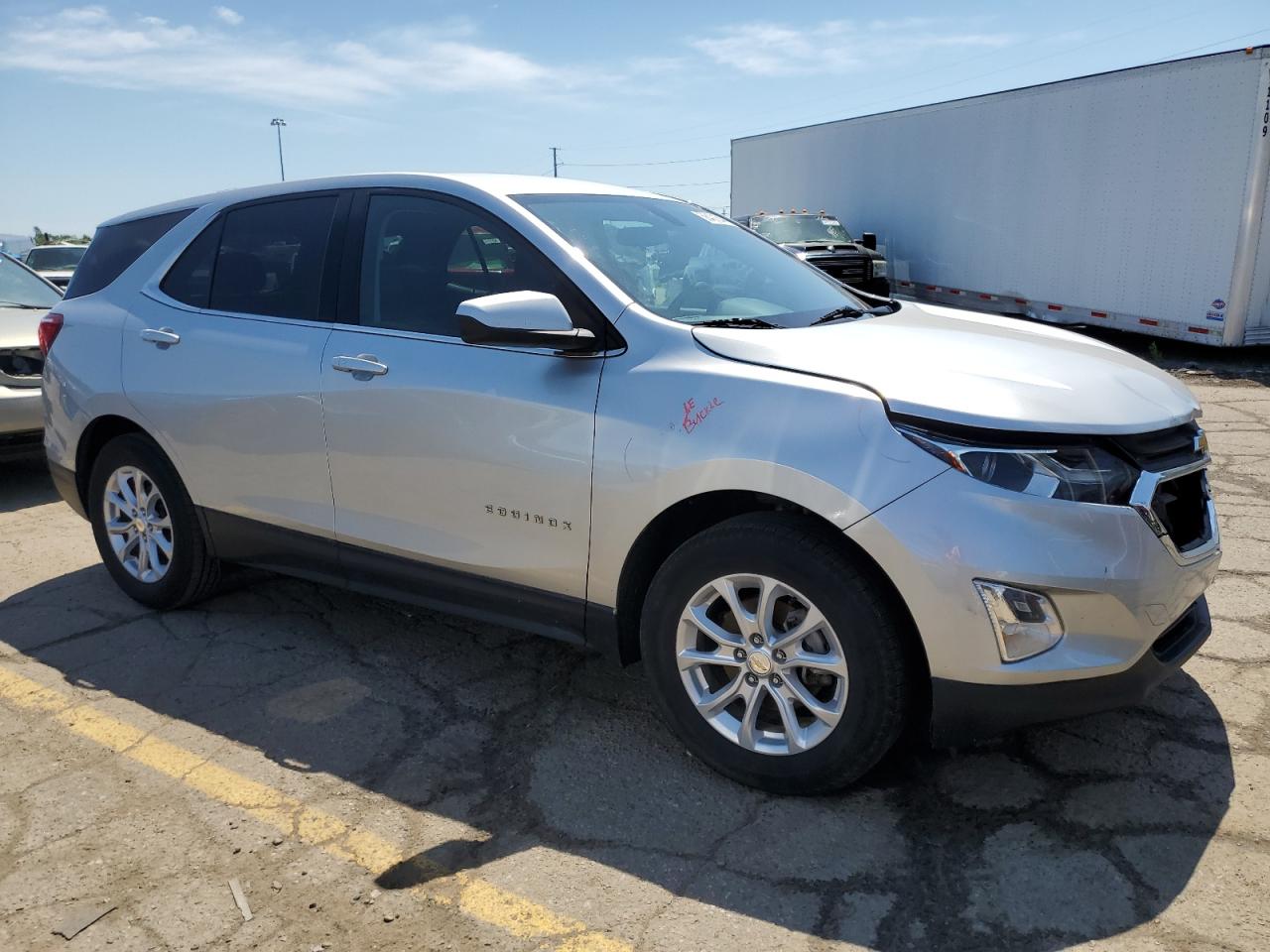 3GNAXJEV4JS582051 2018 Chevrolet Equinox Lt