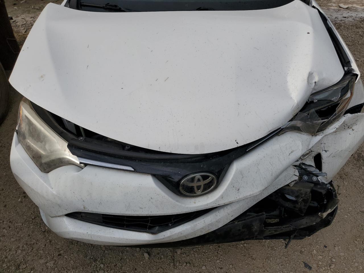 JTMZFREV8HJ144996 2017 Toyota Rav4 Le