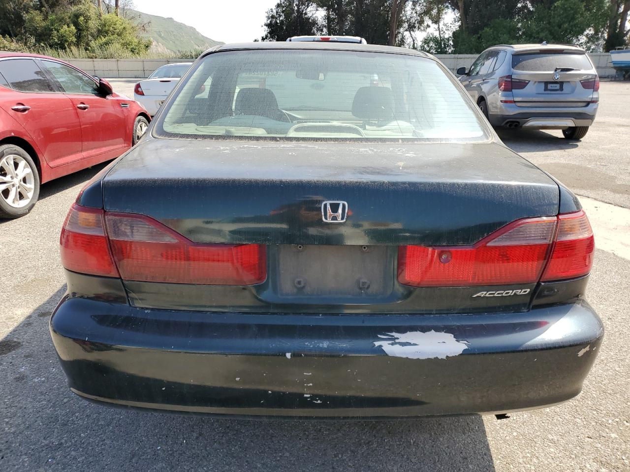 1HGCG6657YA040582 2000 Honda Accord Lx