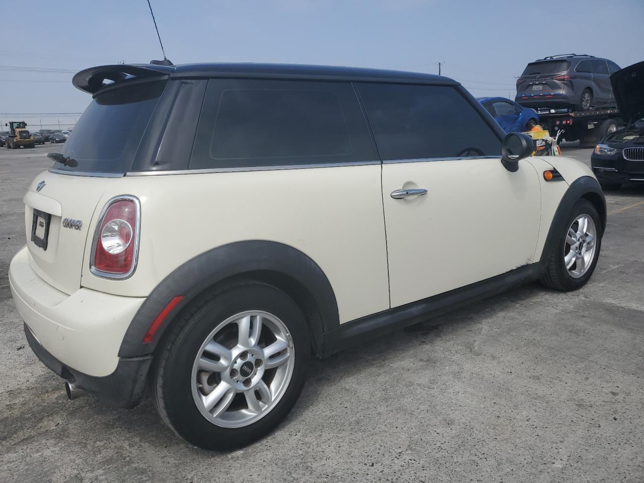 WMWSU3C53BT096615 2011 Mini Cooper