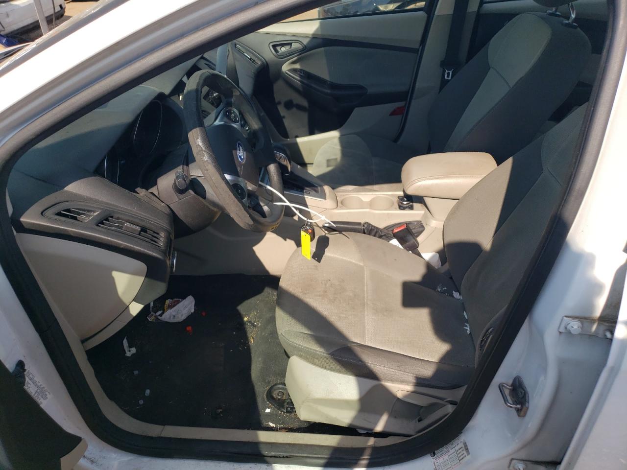 1FAHP3F25CL351830 2012 Ford Focus Se