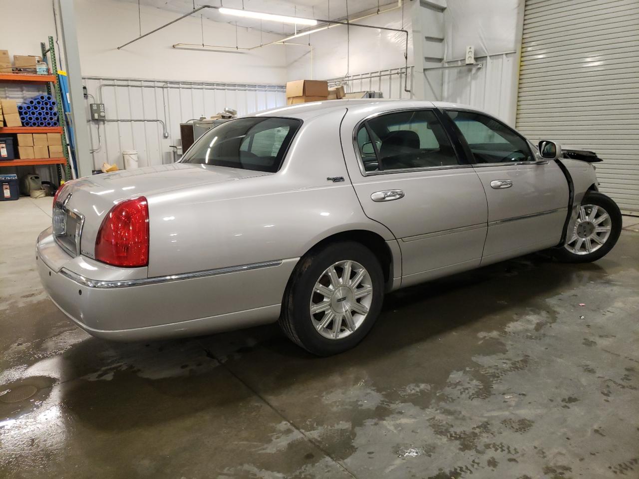 2LNBL8CV9BX759204 2011 Lincoln Town Car Signature Limited