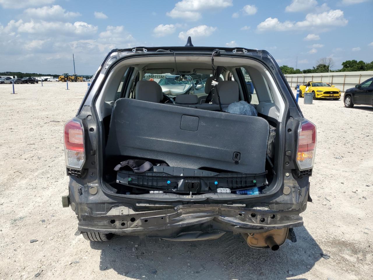 2018 Subaru Forester 2.5I vin: JF2SJAAC5JG590825