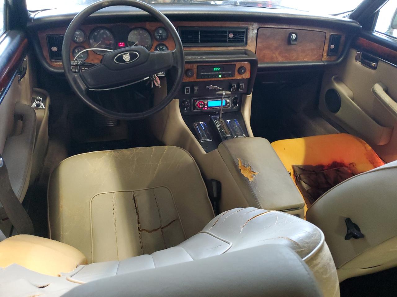 SAJAY1344EC388262 1984 Jaguar Xj6 Vanden Plas