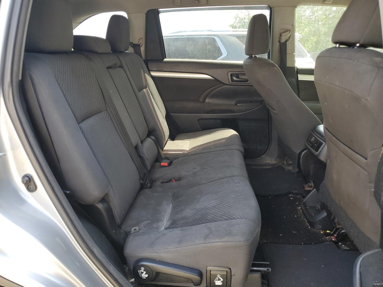 5TDBKRFH8GS261078 2016 Toyota Highlander Le