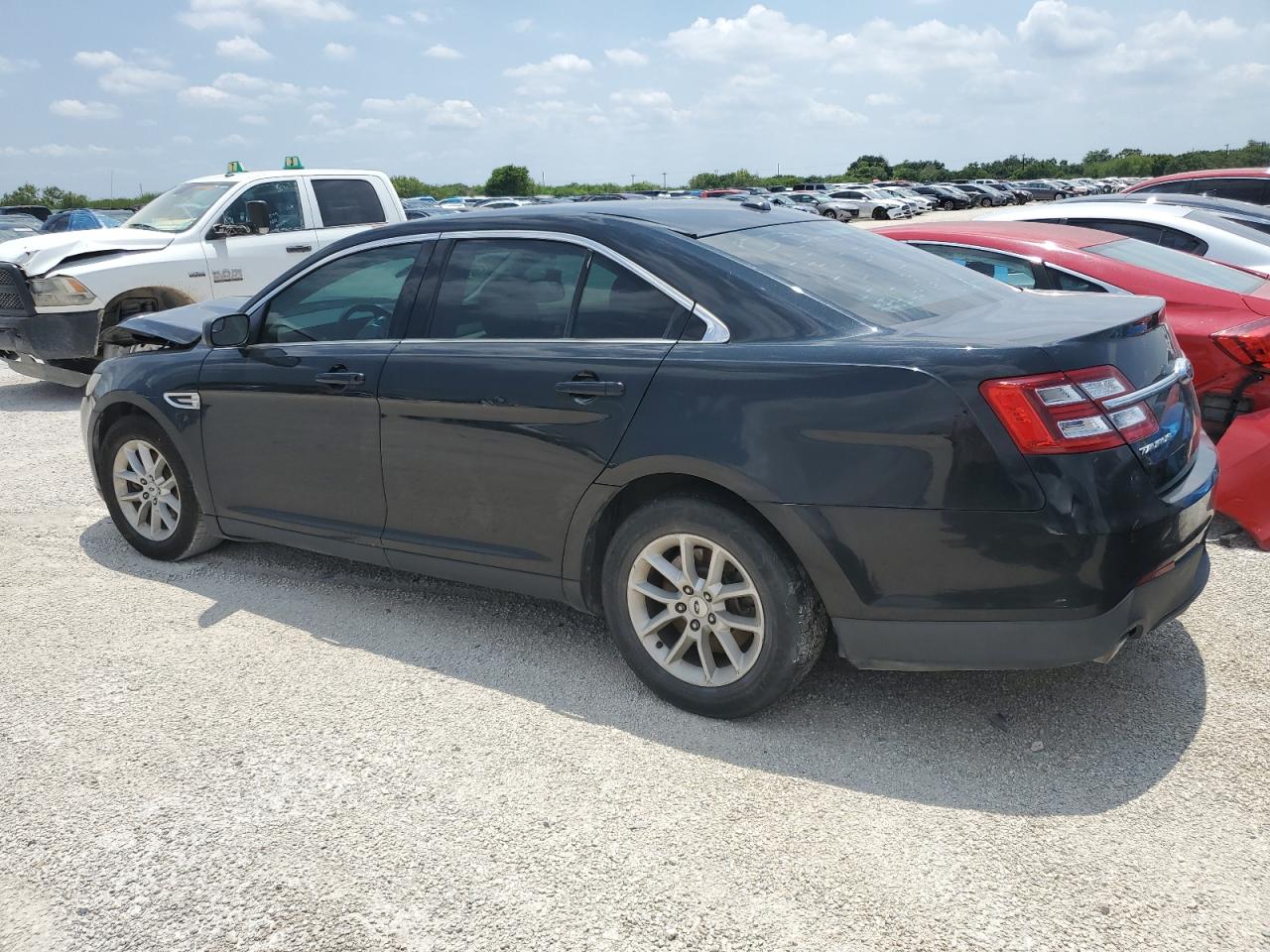 1FAHP2D81FG105159 2015 Ford Taurus Se