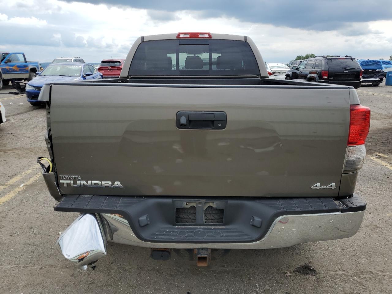 5TFUM5F14CX028317 2012 Toyota Tundra Double Cab Sr5