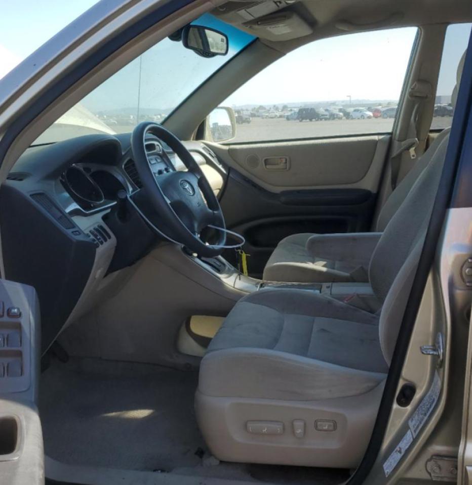 JTEGF21A030084174 2003 Toyota Highlander Limited