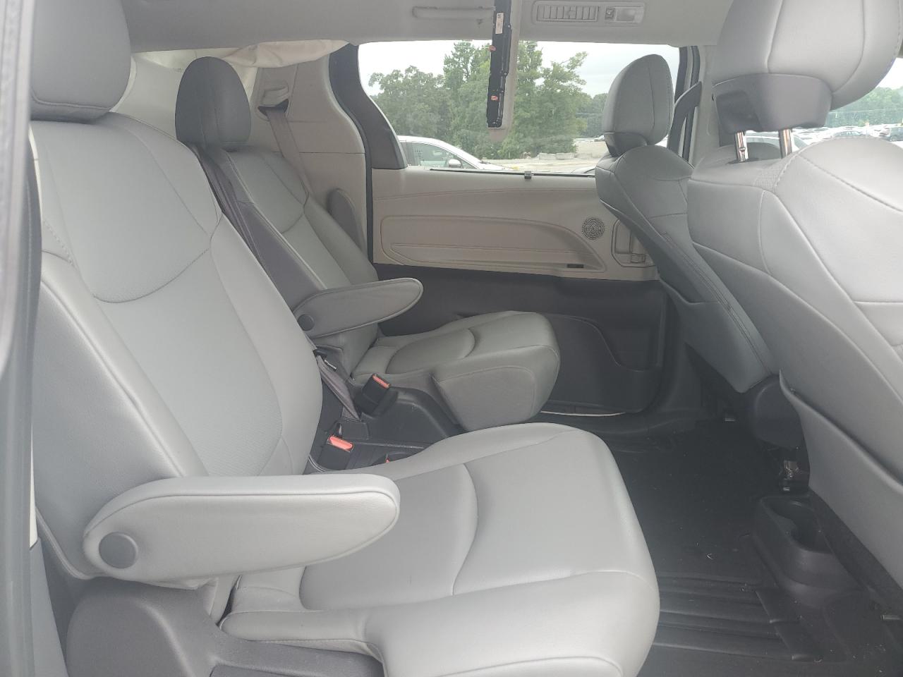 5TDYRKEC7MS053966 2021 Toyota Sienna Xle