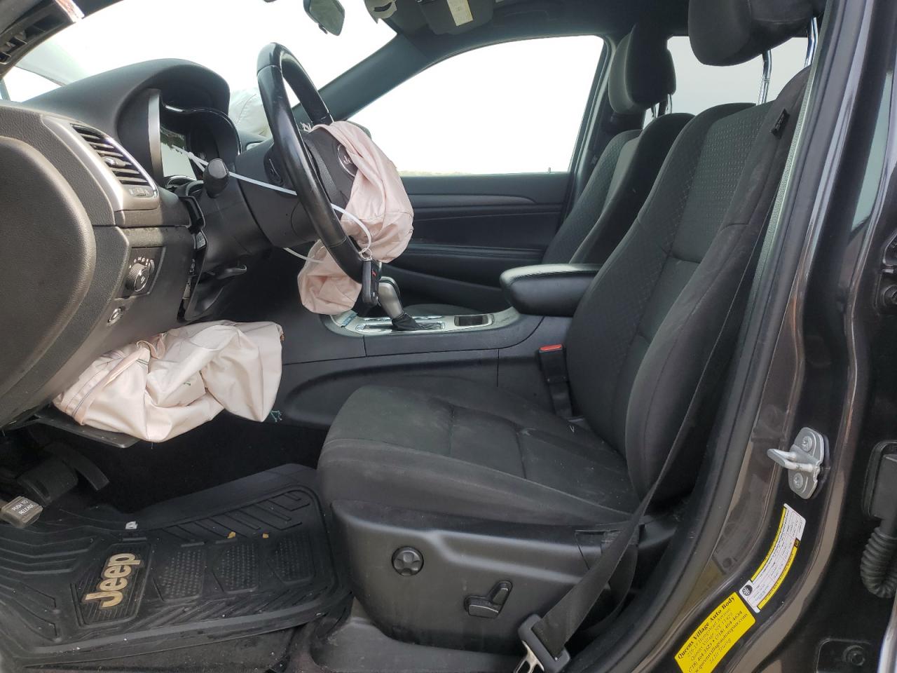 1C4RJFAG8JC469131 2018 Jeep Grand Cherokee Laredo