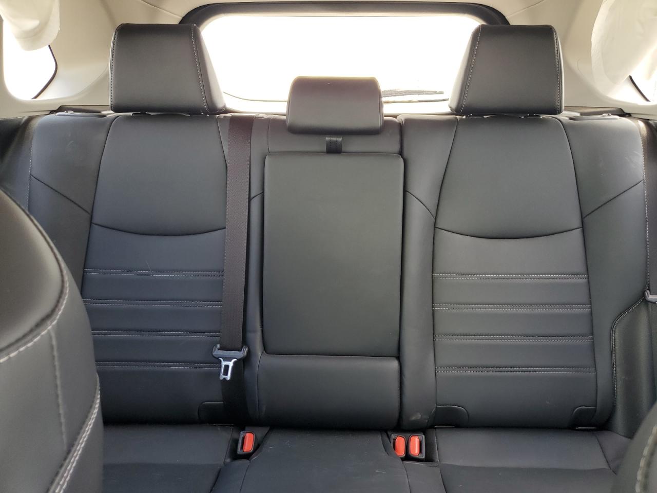 JTMB6RFVXND521404 2022 Toyota Rav4 Xle Premium