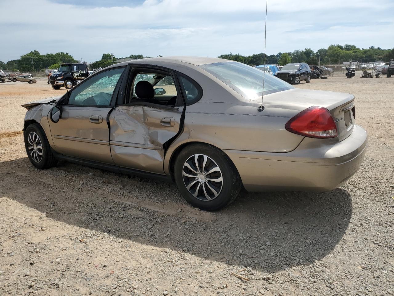 Lot #2753947057 2005 FORD TAURUS SE