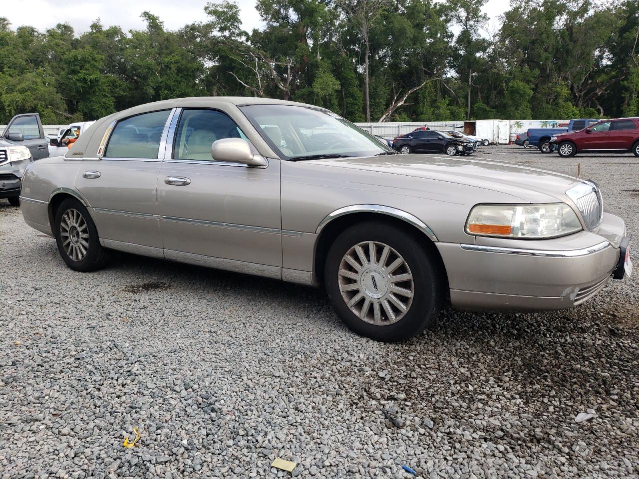 1LNHM81W43Y678552 2003 Lincoln Town Car Executive