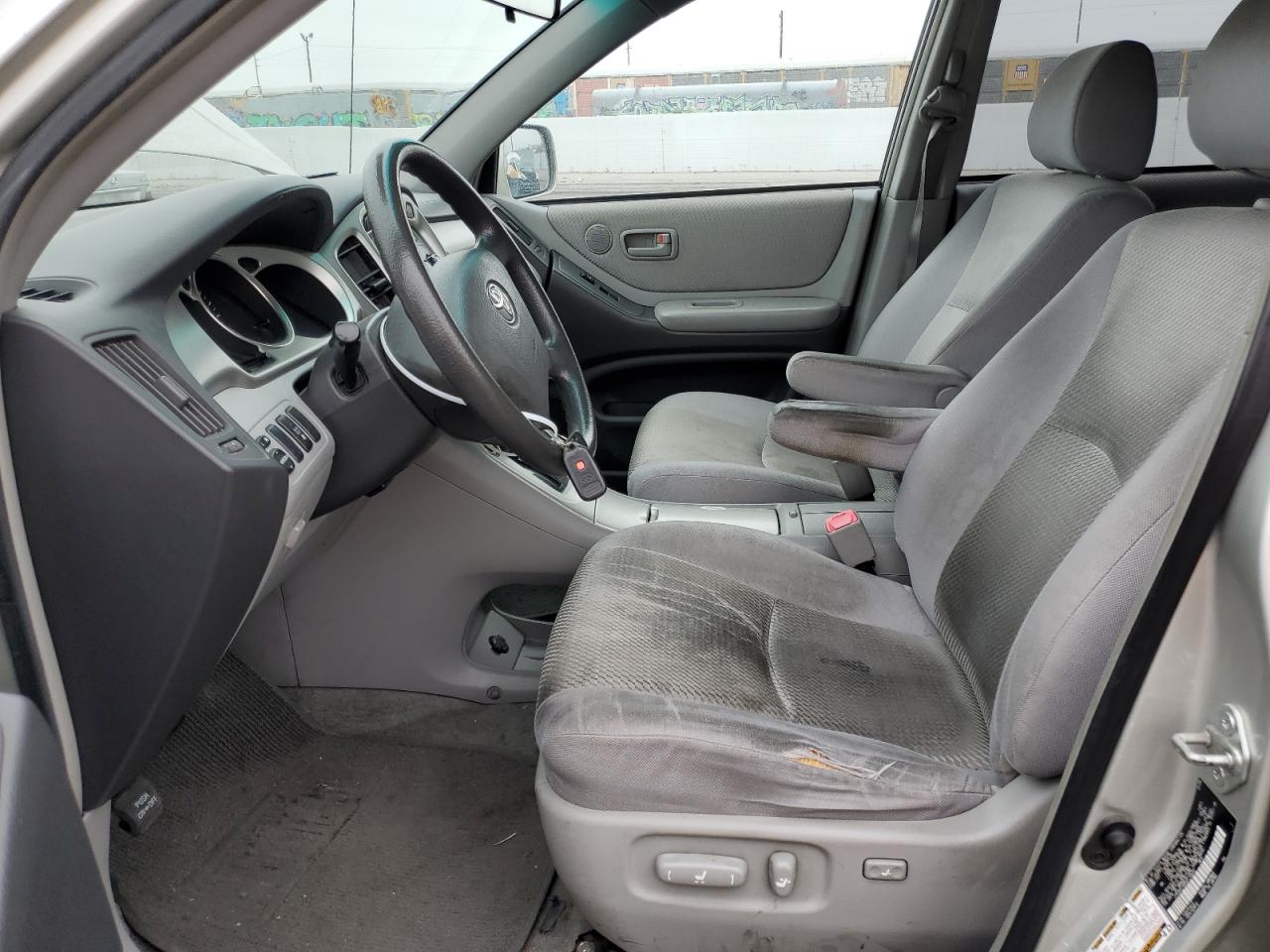 JTEDD21A850118633 2005 Toyota Highlander