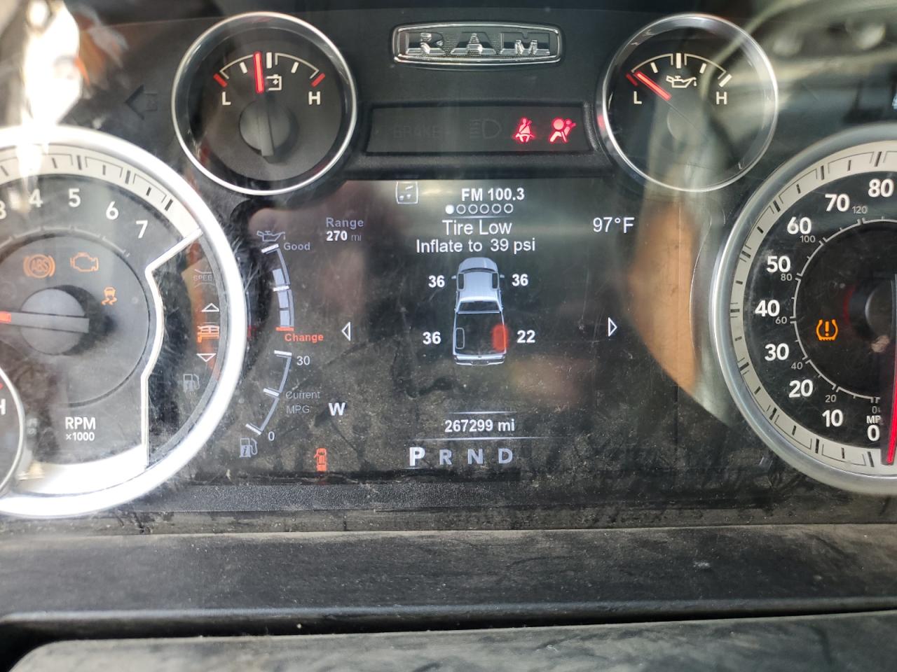 1C6RR7GT9HS658638 2017 Ram 1500 Slt