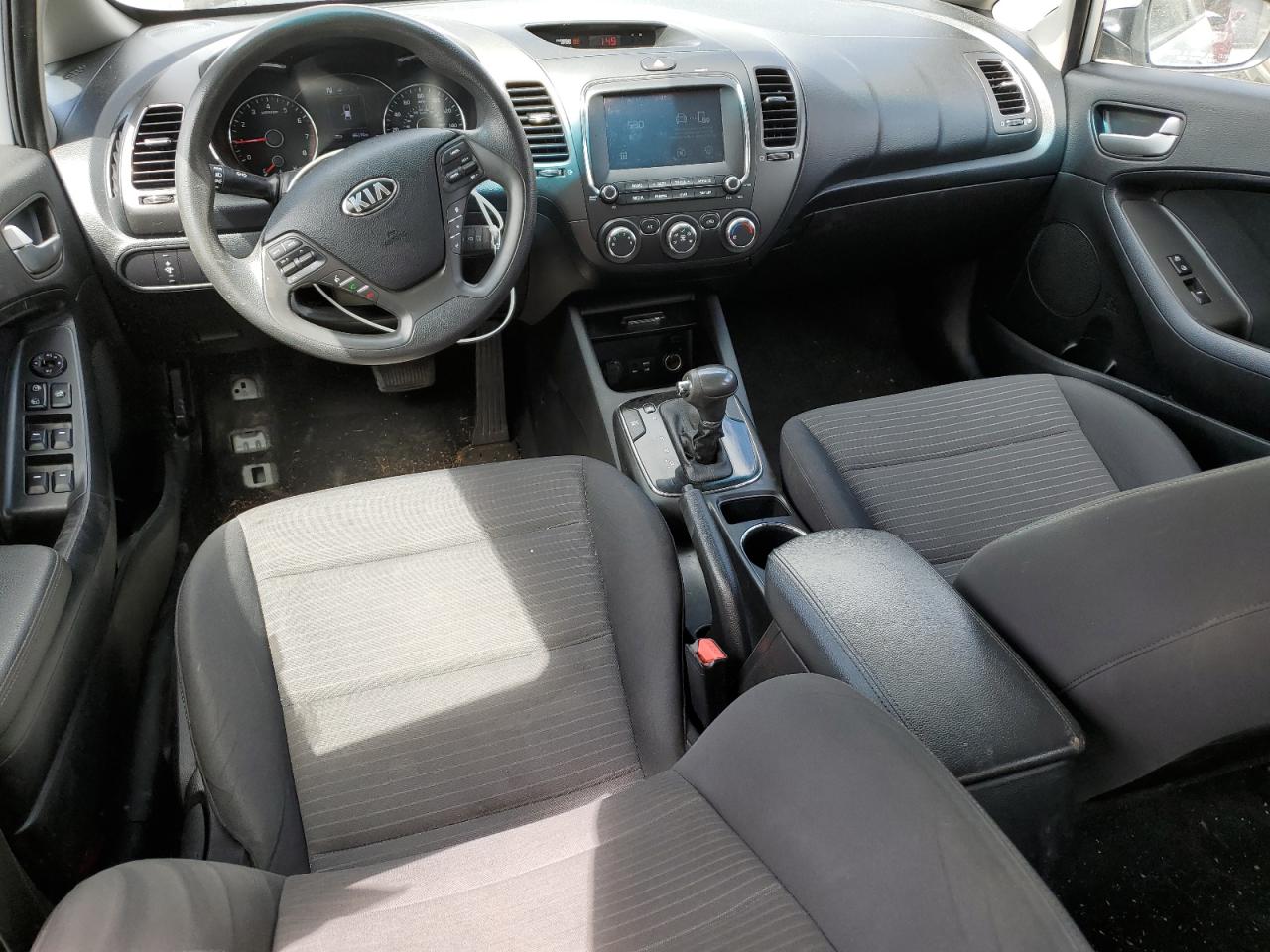 3KPFL4A70JE212359 2018 Kia Forte Lx