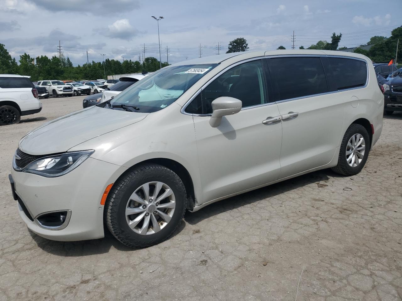 2019 Chrysler Pacifica Touring Plus vin: 2C4RC1FG6KR657905