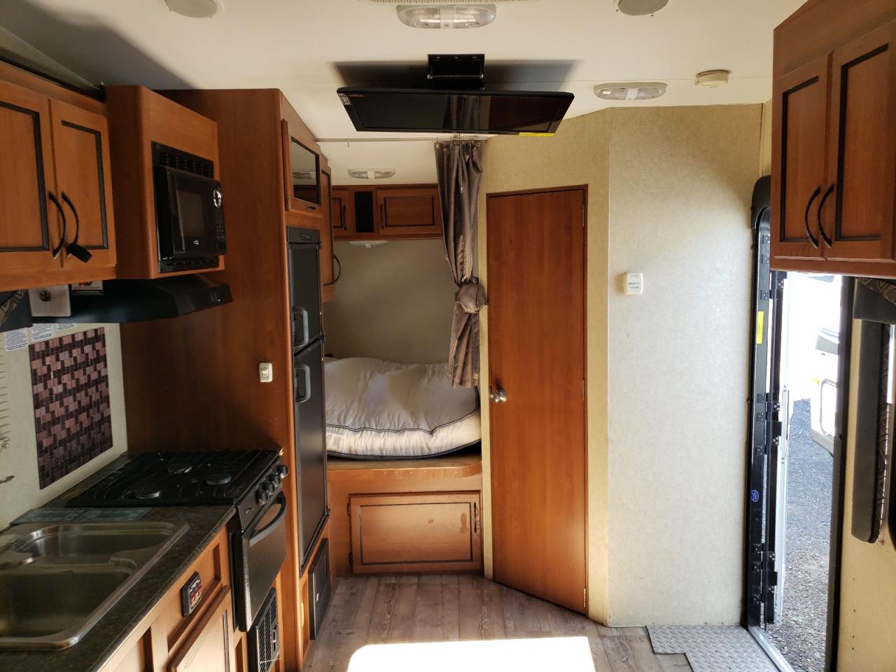 5UYCN2222FR017020 2015 Genesis Camper