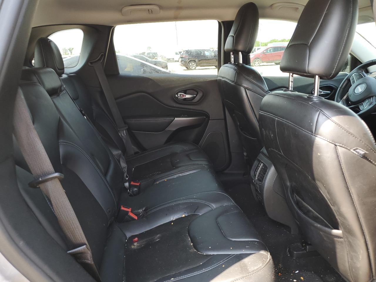 1C4PJLLB0KD420301 2019 Jeep Cherokee Latitude Plus