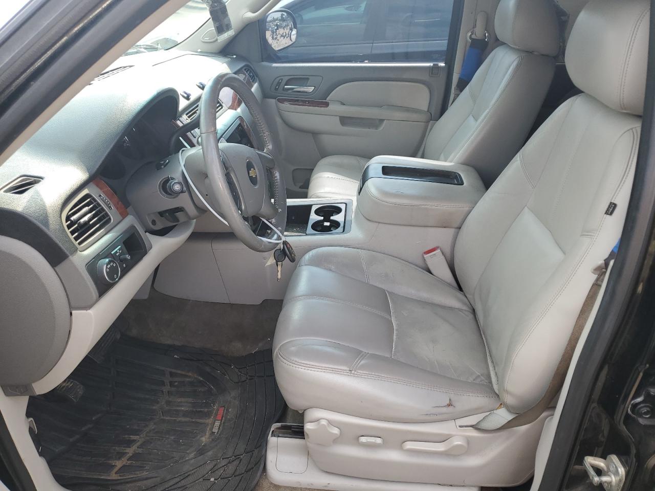 1GNSCJE04DR132380 2013 Chevrolet Suburban C1500 Lt