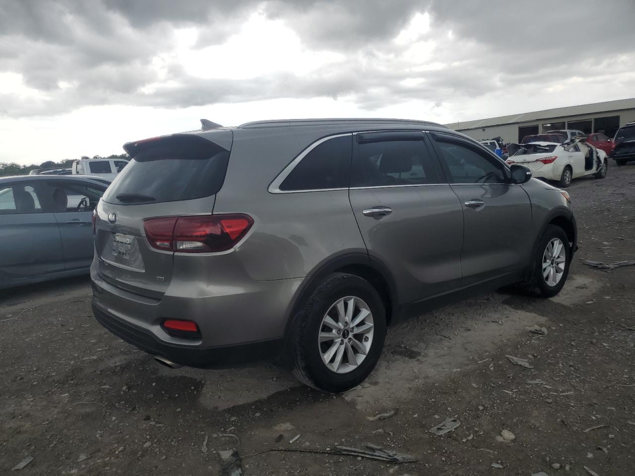 2019 Kia Sorento L vin: 5XYPG4A38KG526559