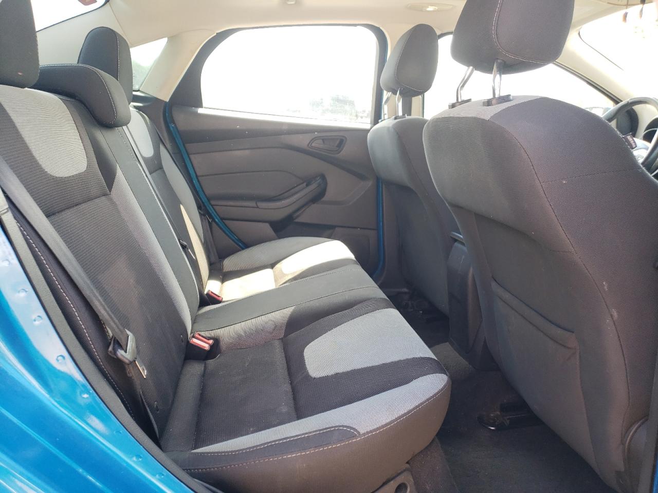 1FAHP3F25CL290298 2012 Ford Focus Se