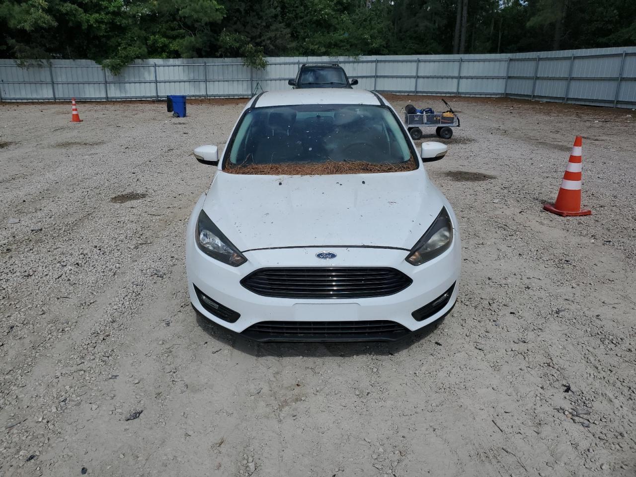 1FADP3FE5HL221675 2017 Ford Focus Se