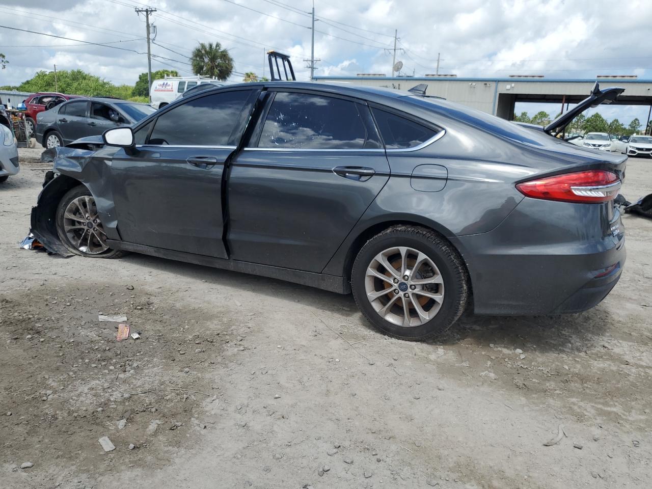 3FA6P0HD3KR145734 2019 Ford Fusion Se