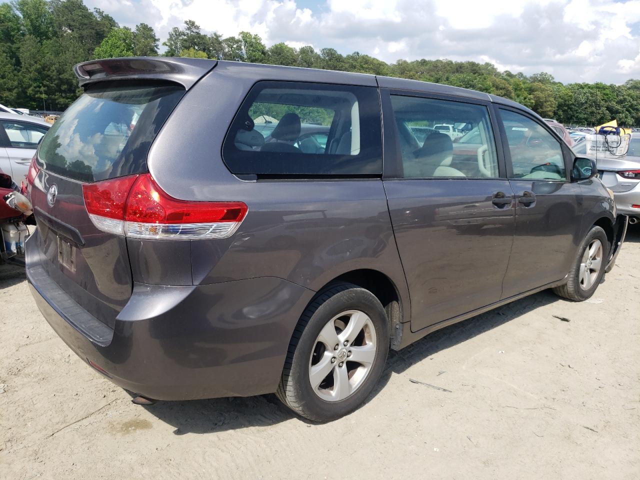 5TDKA3DC2BS003042 2011 Toyota Sienna Base