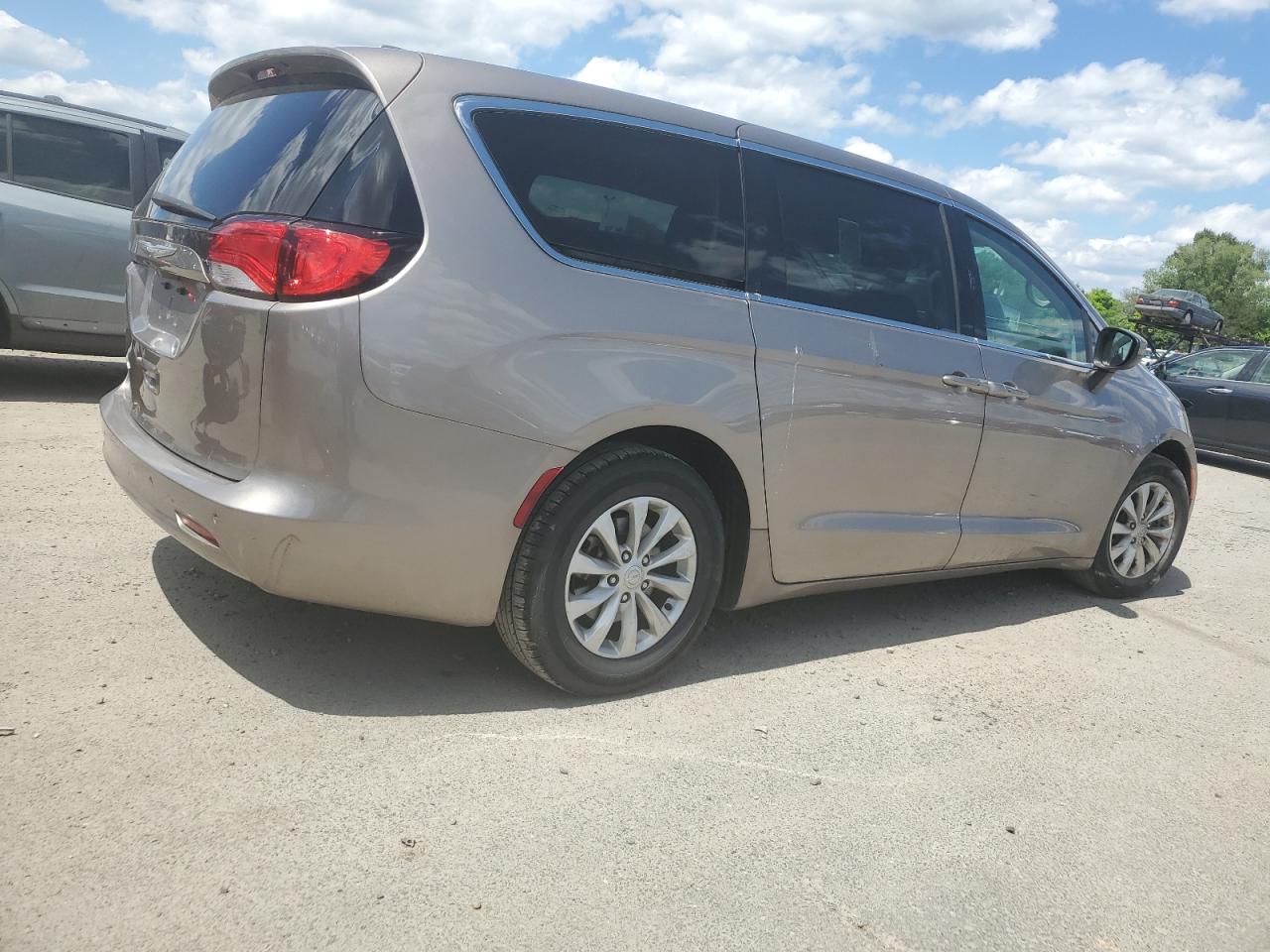 2017 Chrysler Pacifica Touring vin: 2C4RC1DG6HR588242