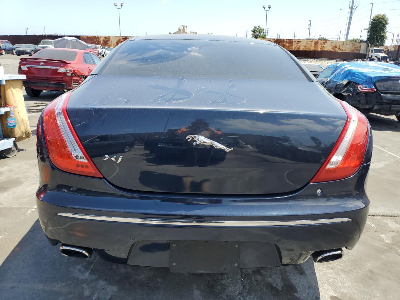 SAJWA1CB9BLV06133 2011 Jaguar Xj