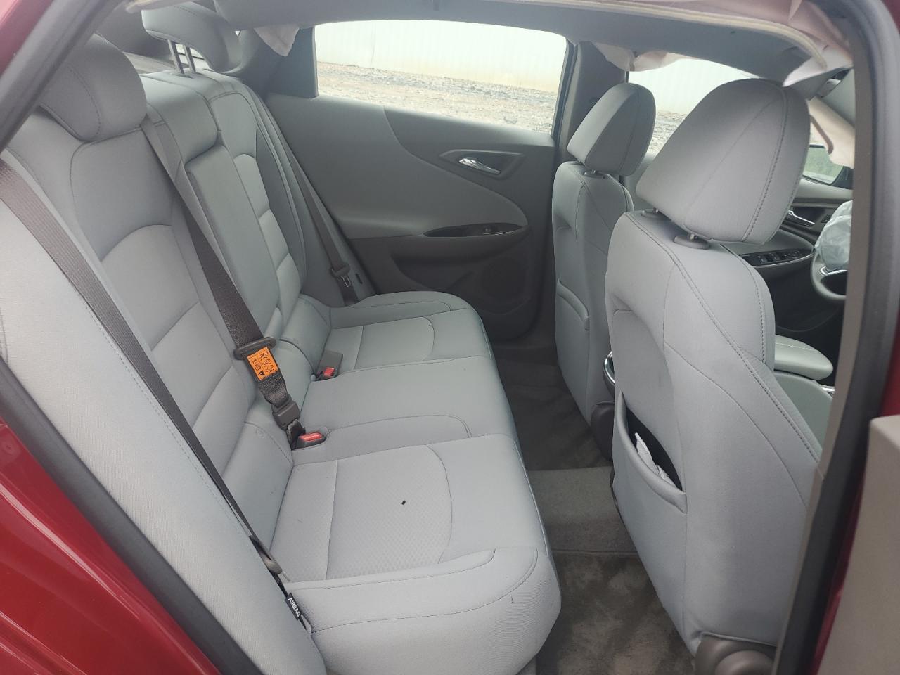 1G1ZD5ST4JF161832 2018 Chevrolet Malibu Lt