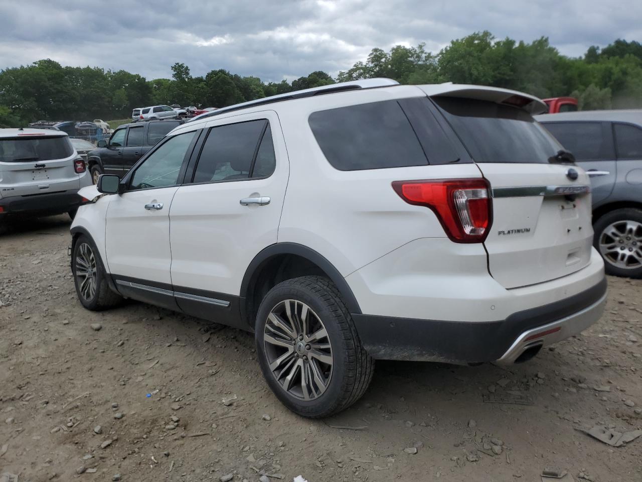 1FM5K8HT2HGB18627 2017 Ford Explorer Platinum