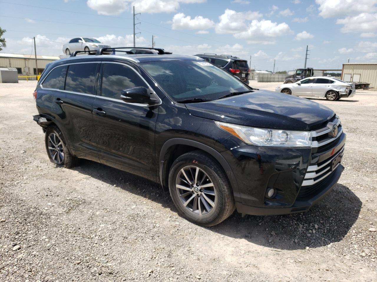 5TDKZRFH6JS537339 2018 Toyota Highlander Se