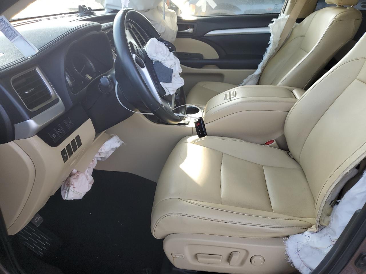 5TDKZRFH6KS322450 2019 Toyota Highlander Se