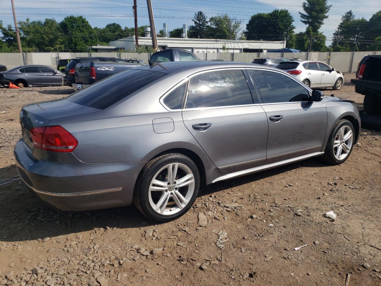 1VWCS7A35FC017762 2015 Volkswagen Passat Sel