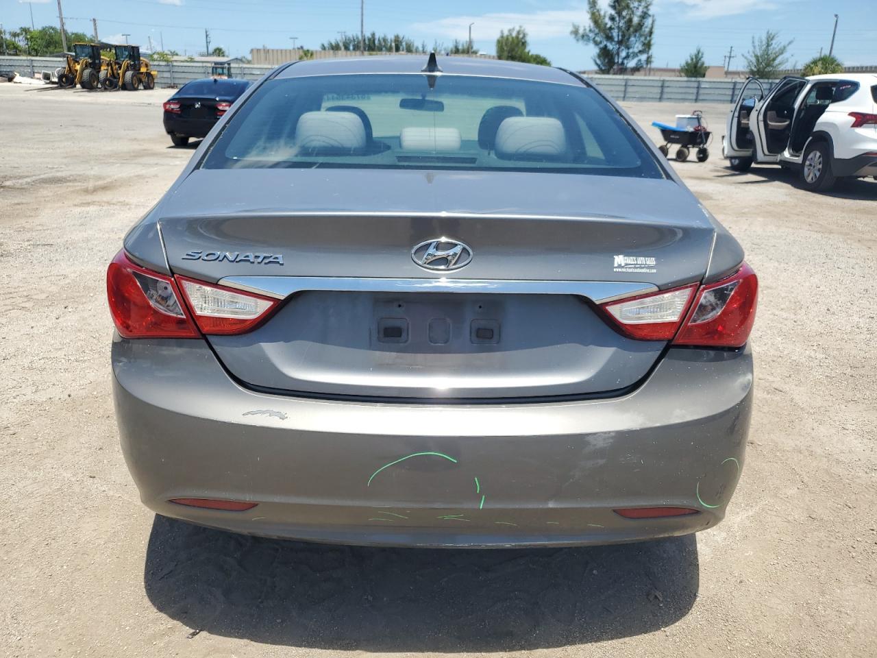 5NPEB4AC0BH077375 2011 Hyundai Sonata Gls