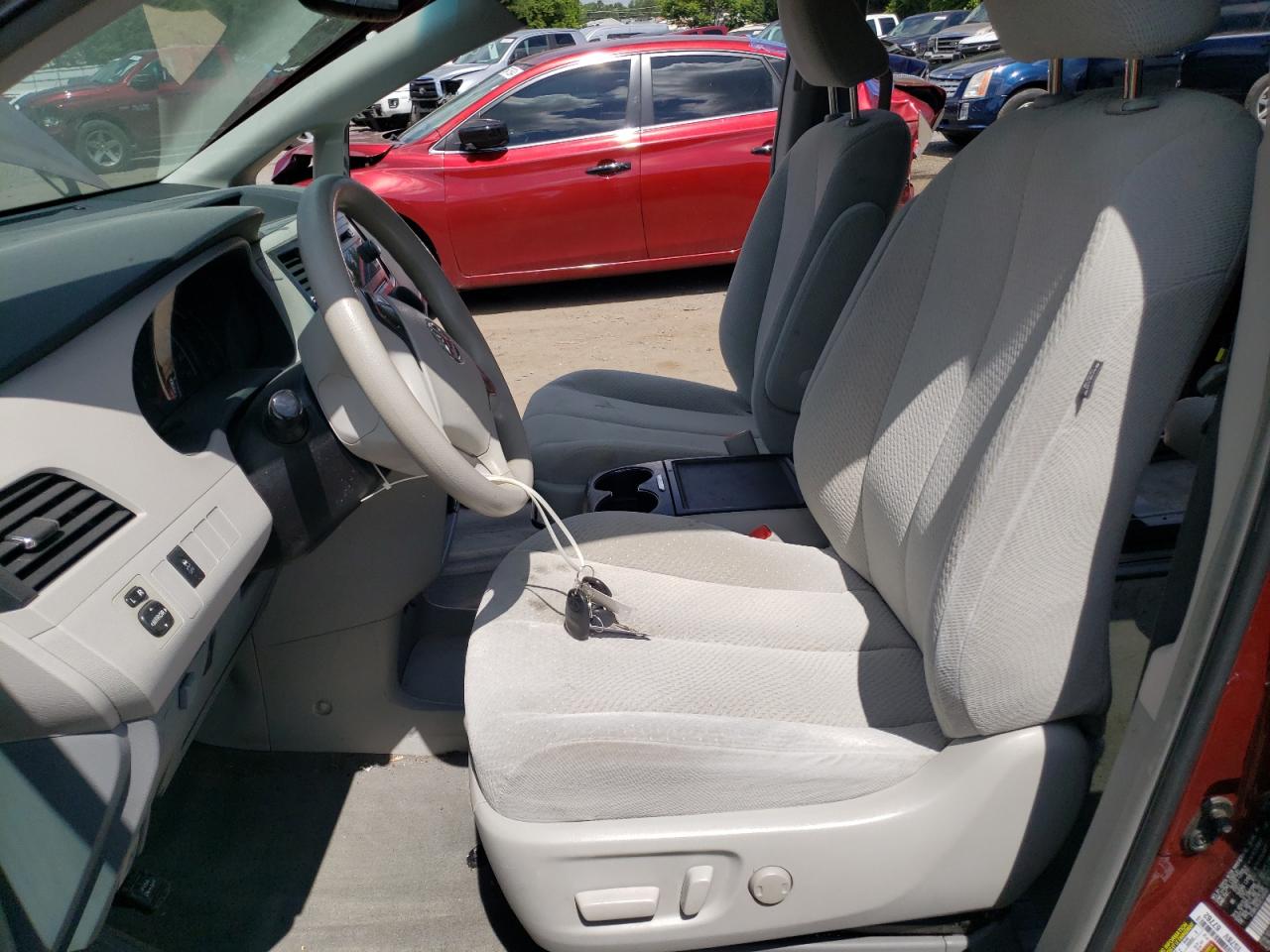 5TDKK3DC2ES490468 2014 Toyota Sienna Le