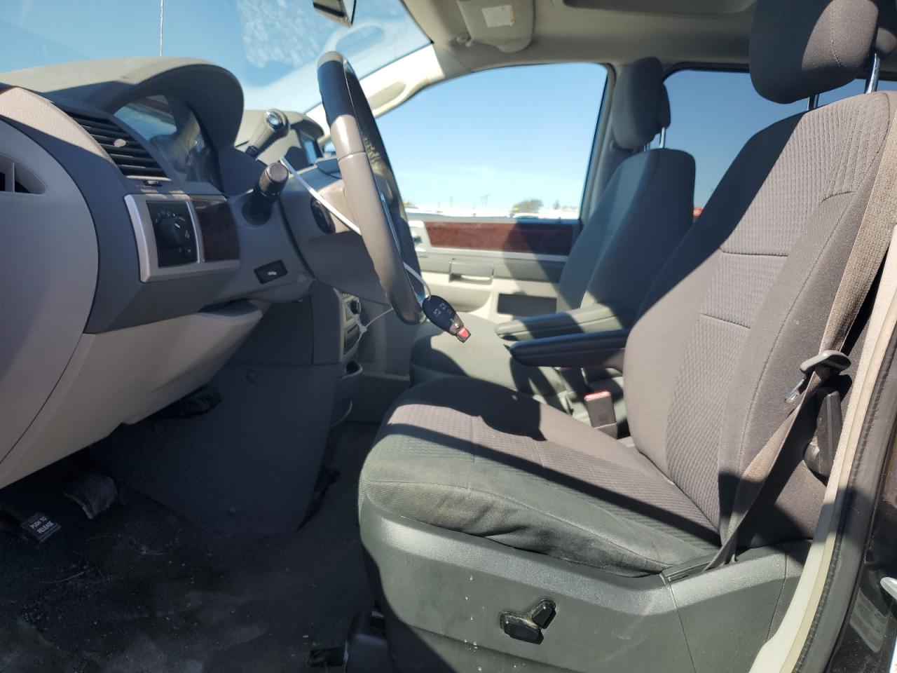 2A4RR5DX1AR380601 2010 Chrysler Town & Country Touring