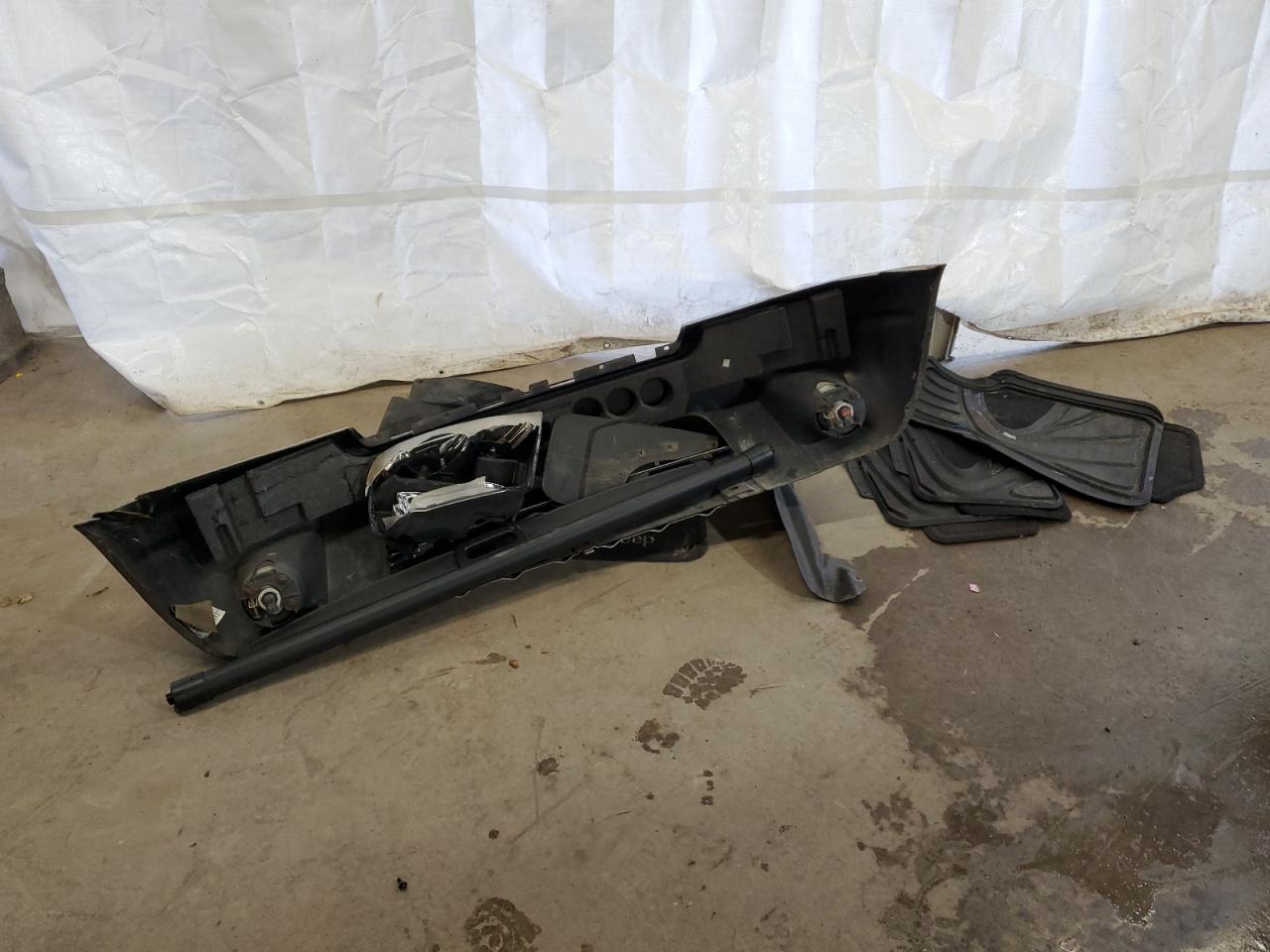 1J4GW48S74C171935 2004 Jeep Grand Cherokee Laredo