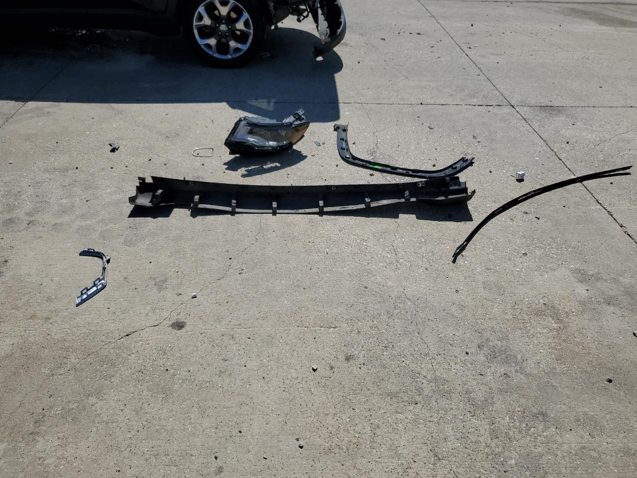 3C4NJCCB0JT358592 2018 Jeep Compass Limited