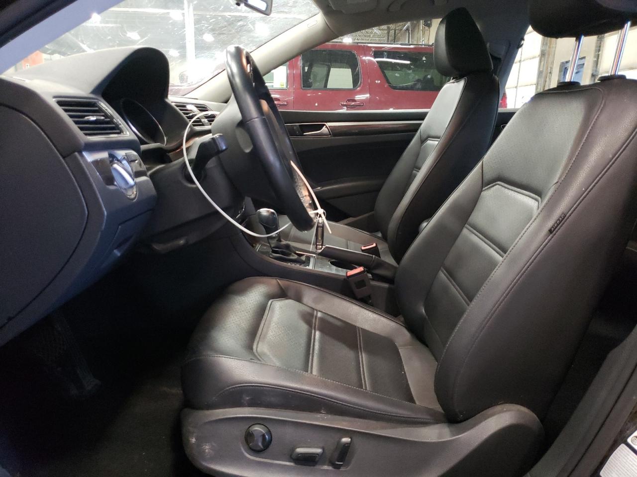 1VWBA7A39JC011261 2018 Volkswagen Passat Se