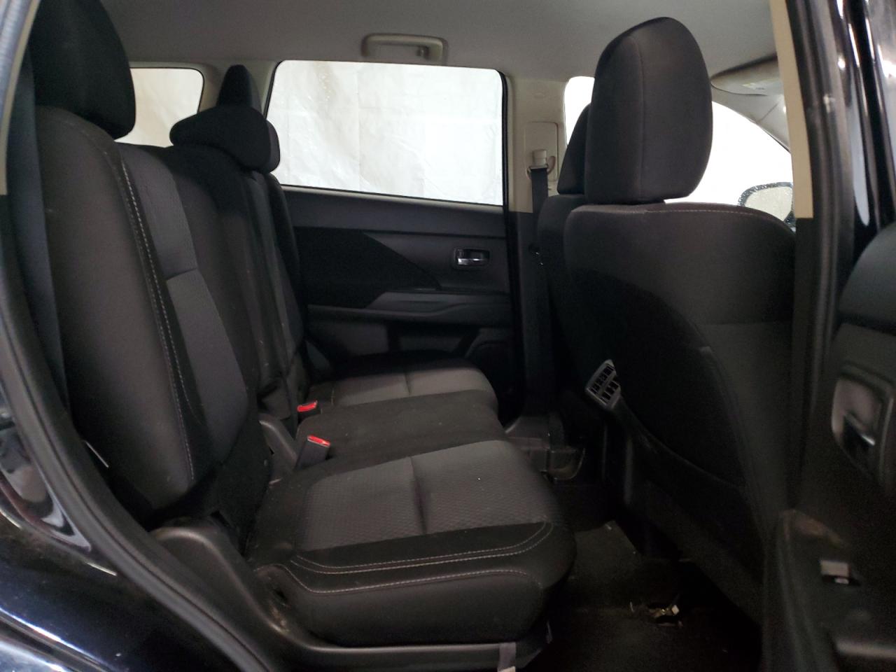 JA4AZ3A3XKZ051843 2019 Mitsubishi Outlander Se