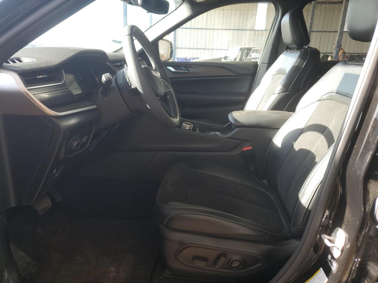 1C4RJKAG1P8894484 2023 Jeep Grand Cherokee L Laredo