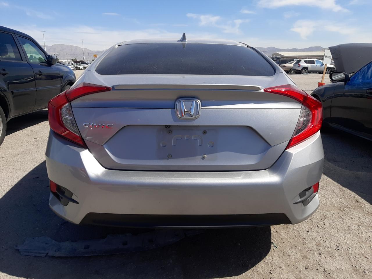 2018 Honda Civic Ex vin: 2HGFC1F31JH642444