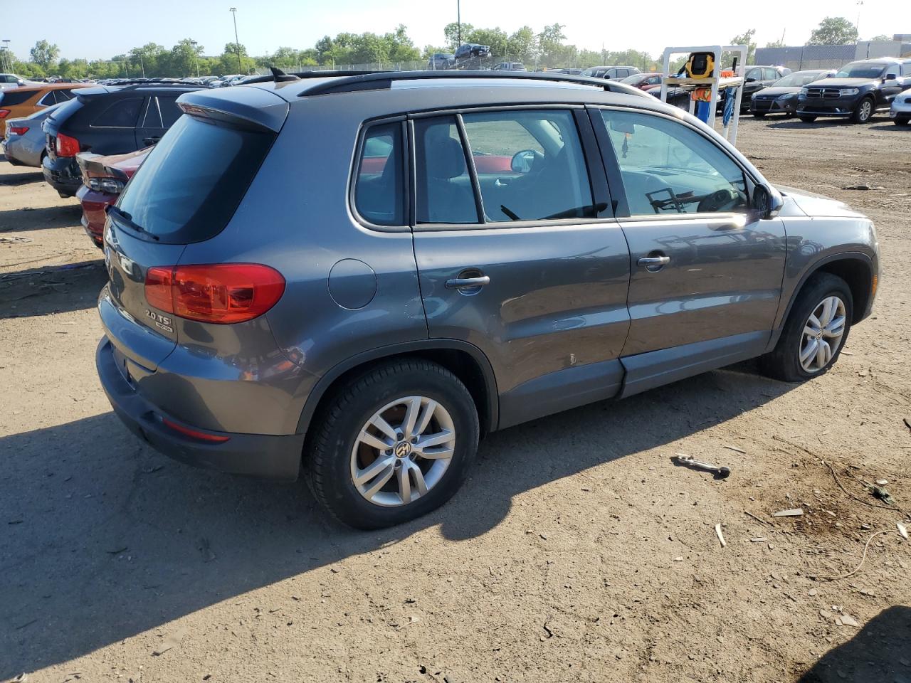 2015 Volkswagen Tiguan S vin: WVGBV7AX2FW116090